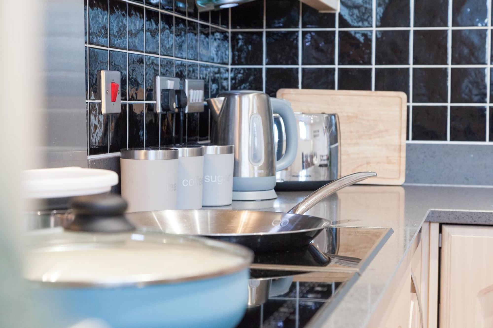 Weekly & Monthly Stays In Penthouse For Contractors Or Leisure Single Or Superking Beds Available Birkenhead Ngoại thất bức ảnh